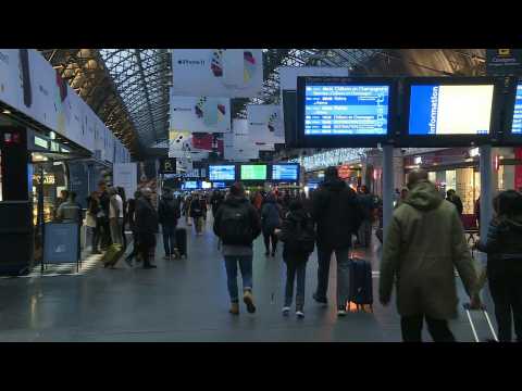 Images from Paris rail station on 9th day of strike