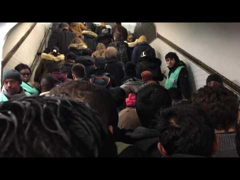 Difficult conditions for commuters in Paris metro on 9th day of transport strike