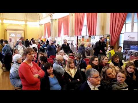 Bar-le-Duc :  deux tableaux, à deux mains en même temps, la performance de Ghazi Kriaa