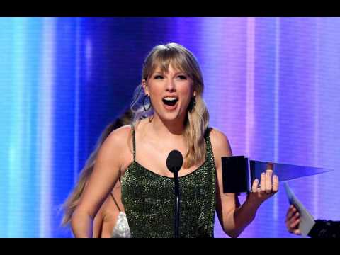 Taylor Swift takes swipe at record label