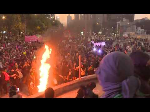 Clashes during the Mexican march to protest violence against women