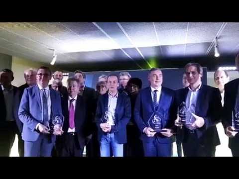 Lauriers des collectivités en Meuse : tous les récipiendaires sur scène à la fin de la soirée pour une photo finale