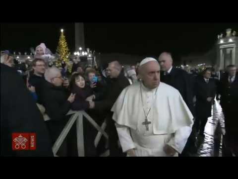 Pope gets visibly angry with woman who grabs his hand