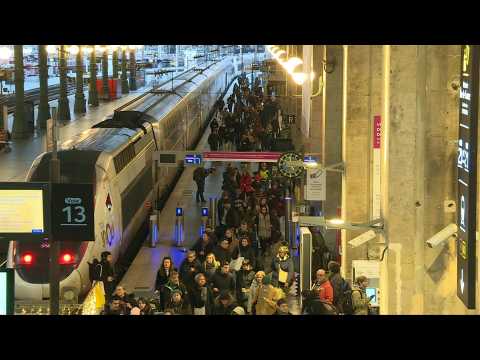 French rail strikes take toll on Paris's Gare du Nord station