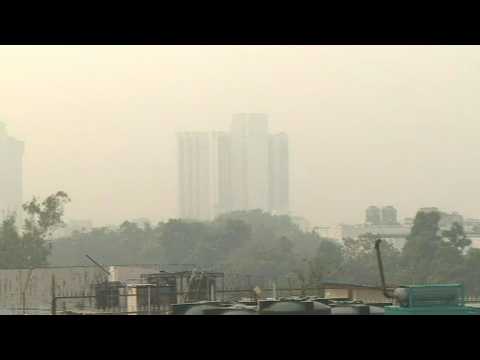 'Eye-burning' smog in Delhi