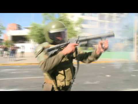 Chile: riot police fire tear gas at protesters