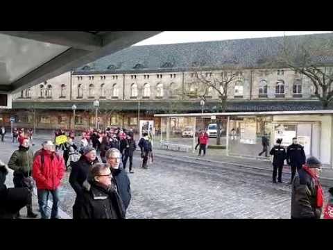 Des centaines de personnes se regroupent à Metz