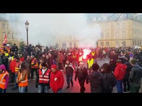 Metz : le cortège arrive place de la Comédie