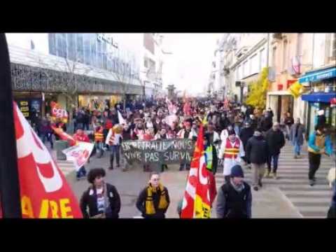 Grève du 5 décembre : les manifestants défilent à Belfort