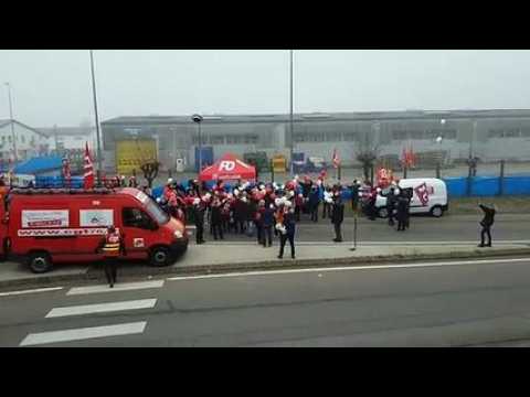 Grève du 5 décembre : lâcher de ballons au rond-point de Noidans-les-Vesoul (70)