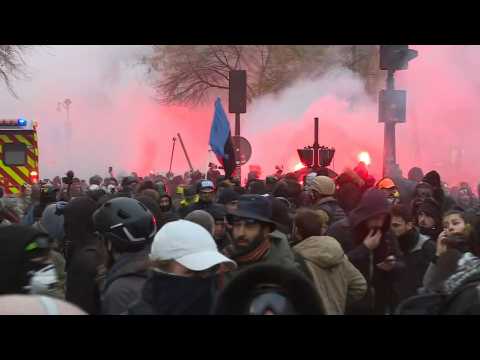 French pension reform protests: tensions between police and protesters in Paris