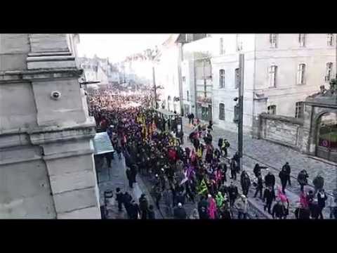 Grève du 5 décembre : les manifestants défilent à Besançon