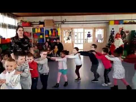 Une petite danse et une chanson pour saint Nicolas à l'école Alsace à Lunéville