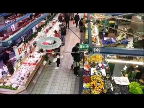 Les décorations de Noël au marché Beaux-Arts de Besançon