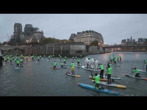 Over 1,000 people participate in Paris paddle board race
