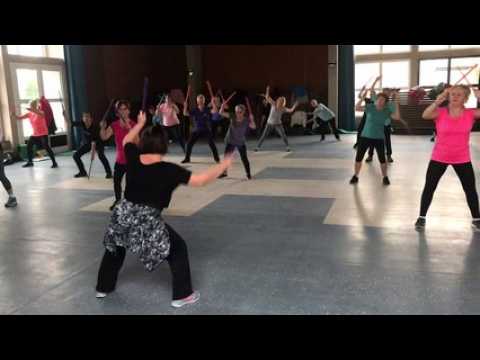 Bouzonville (57) : le beat fit, un cours de gym… avec des baguettes !