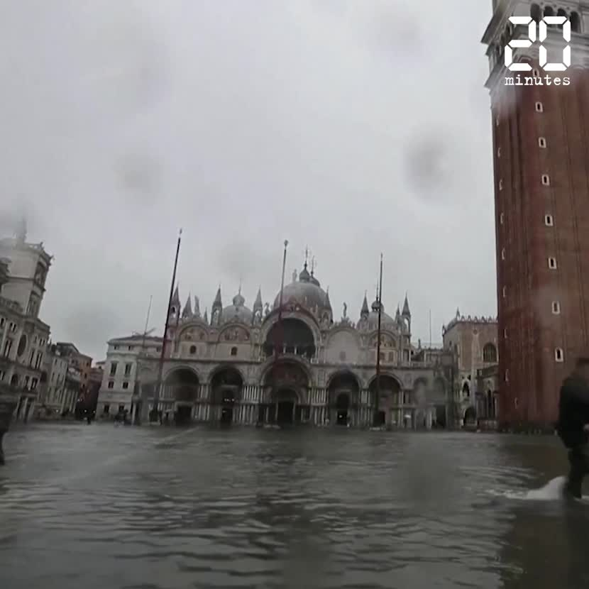 Venise La Place Saint Marc Fermee Pour Cause De Nouvelle Inondation