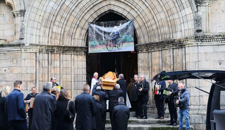 Funérailles de Raymond Poulidor à Saint-Léonard-de-Noblat (Sudinfo)