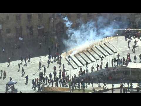 Pro-Morales protesters clash with police in La Paz as unrest continues