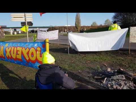 Les Gilets jaunes au rond-point d'innovia