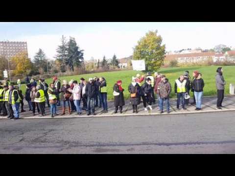 Besançon (25) : les gilets jaunes fêtent leur un an sur un rond-point