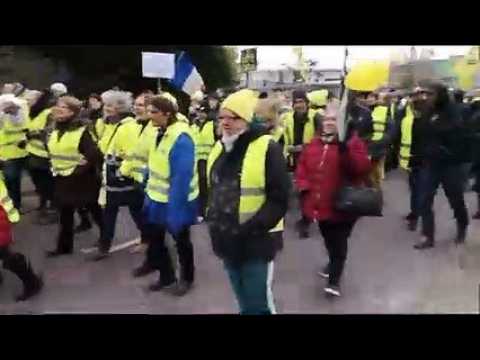 Gilets jaunes à Saint-Avold : des chants hostiles envers le gouvernement