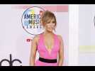 Jennifer Lopez: I have a responsibility to meet with fans