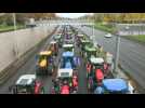 Hundreds of farmers converge on Paris, furious at low prices (4)