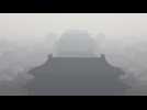 Thick haze engulfs Beijing as air pollution index worsens