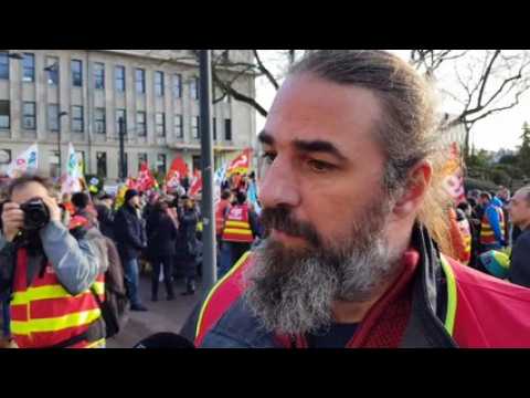 Retraites : "Les cheminots sont dans la bataille"