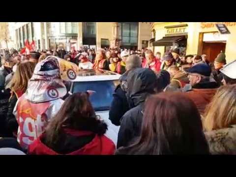 Metz : incident rue du coetlosquet où une voiture à renverse un manifestant