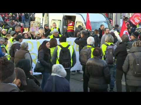 Pension reform protesters rally in Marseille