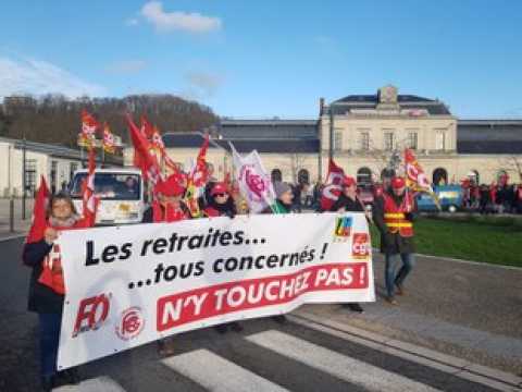 Bar le Duc : Rassemblement devant la gare SNCF