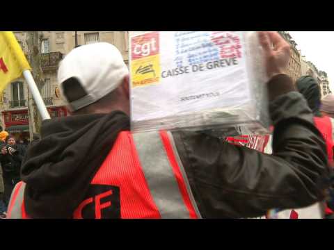 Anti-pension reform protesters kick off march in Paris