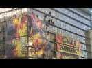 Greenpeace activists threatens EU summit venue - Label : AFPTV - First images - Category : News