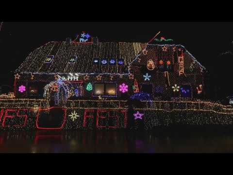 German decorates his house with thousands of light bulbs to celebrate Christmas
