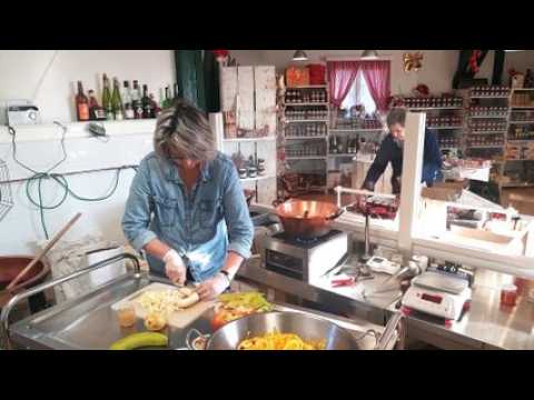Saint-Jean-Kourtzerode (57) : réalisez votre confiture de Noël grâce aux conseils de Sabine Muller, chef des Confitures de La Hoube