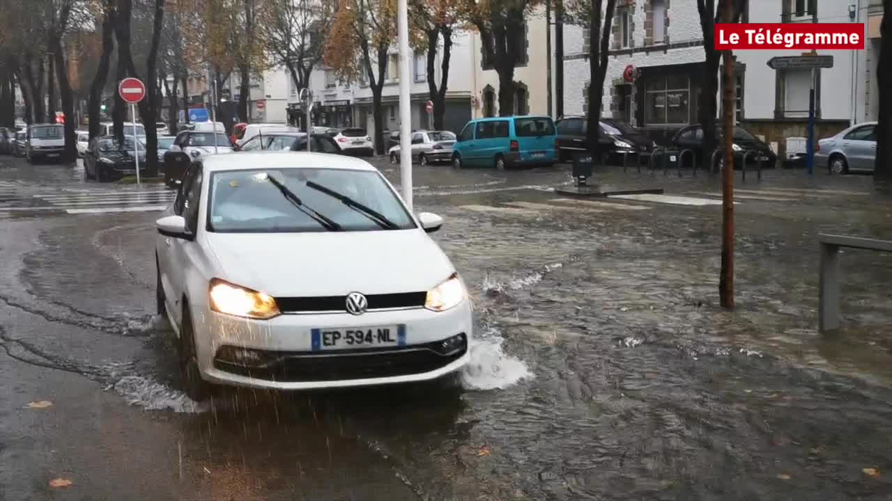 Lorient. Des rues inondées suite à de fortes pluies (Le Télégramme)