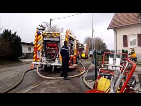 Une grange en feu à Village-Neuf