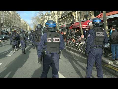 Police deployed to Gare de Lyon after flash demo