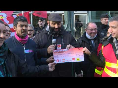 Pensions: a cheque of 250,000 euros given to the CGT-RATP at Gare de Lyon station