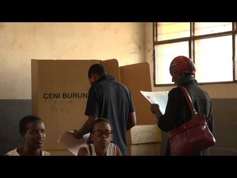 Burundi elections: Bujumbura polling stations open