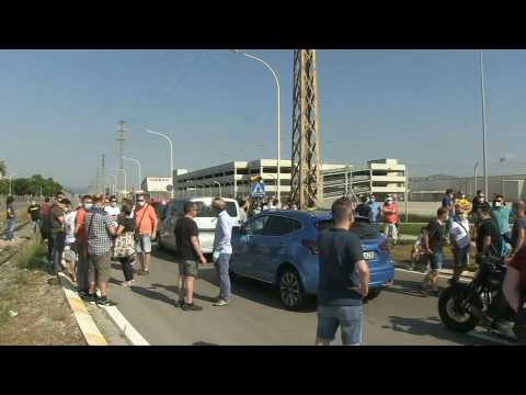 Workers protest as Nissan decides to close its Barcelona plant