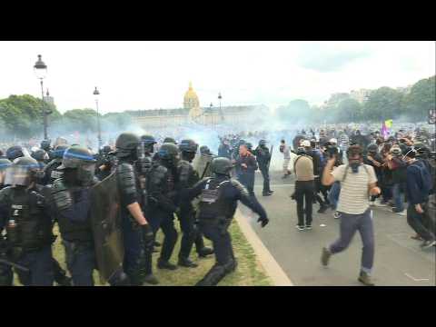 Clashes erupt in Paris at protest for public hospitals