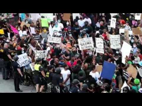 Peaceful protesters defy Atlanta curfew