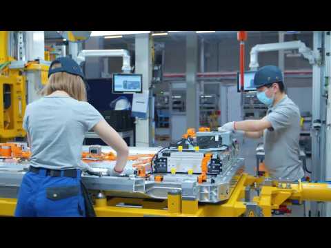 Meet Mercedes Digital - Battery production in Kamenz