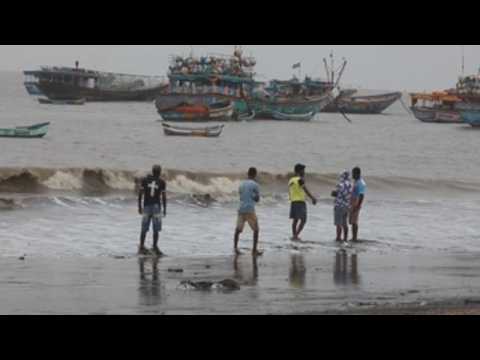 India begins evacuation as cyclone nears Mumbai