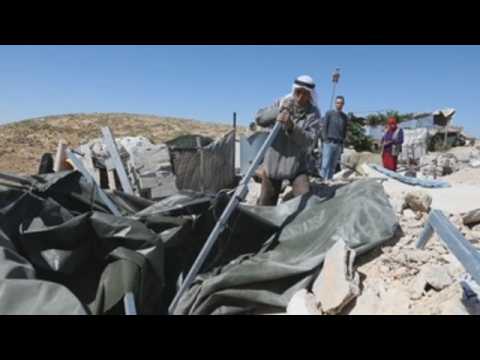 Israeli forces demolish Palestinian houses in West Bank