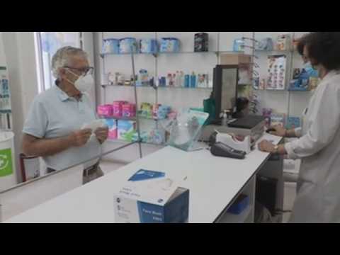 Pharmacies of Madrid distribute 7 million masks for free
