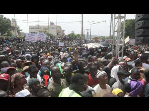 Thousands of protesters demand Mali leader step down